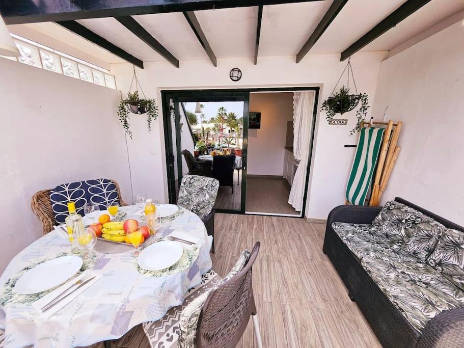 Apartamento Taisa Playa Roca Коста Тегисе Екстериор снимка